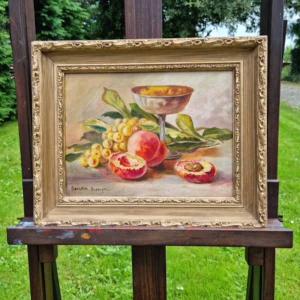 Superbe ancien français doré encadré nature morte-gobelet, pêches et raisins, composition d'huile colorée frappante sur toile, beau cadre d'origine