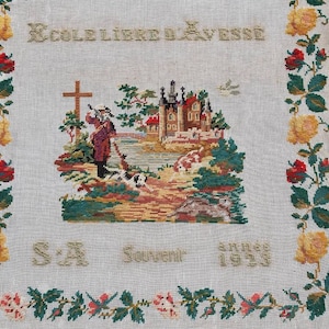 大きなアンティークのフランスの宗教的な刺繍/刺繍の針仕事の絵 - 記念品、Ecole Libre D'Avessé、1923 年頃、素晴らしい色彩と題材