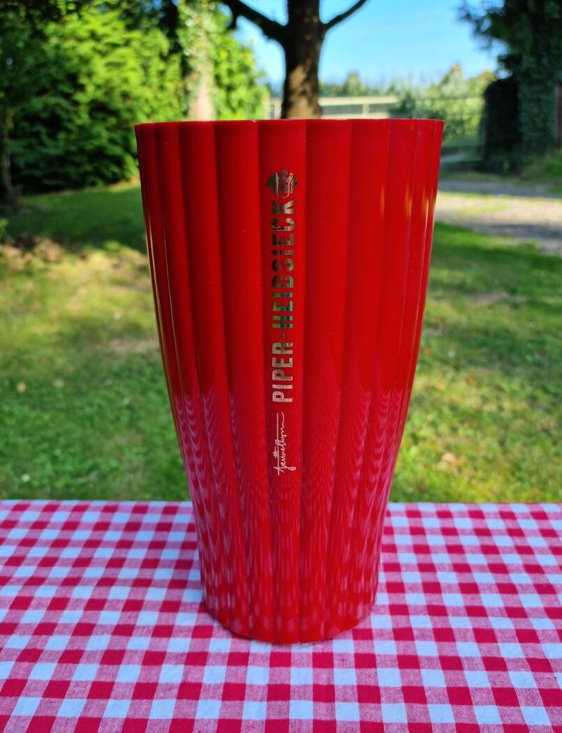 striking Fabuleux Vintage Français Brocante Find-Iconic Red Fluted Acrylic Piper Heidsiek Champagne 