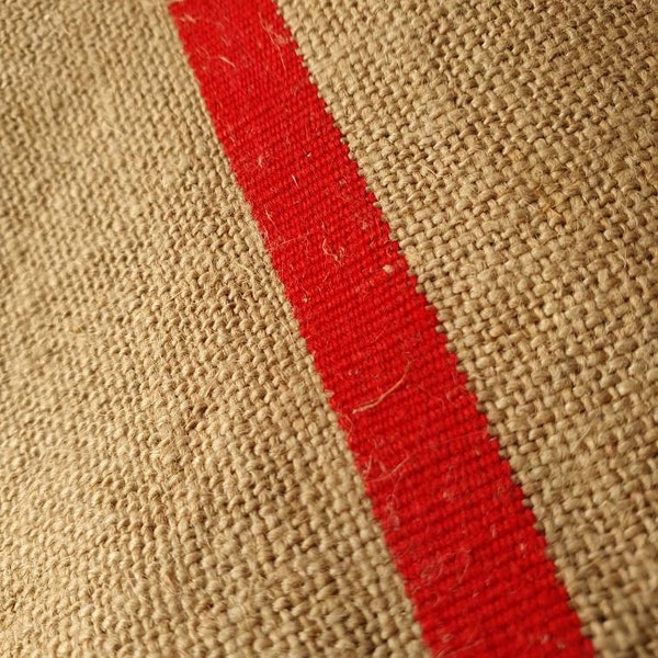 Rustique Un-hemmed Antique Français Rouge Rayé Hessian Linen Remnant-Authentic French Textile pour les projets de décoration intérieure, les tissus d'ameublement, les coussins, etc.