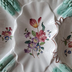 Superbe 19eC Antique Français LONGCHAMP Majolica Barbotine Faience Asperge / Asparagus Plat individuel, fleurs peintes à la main, design exquis