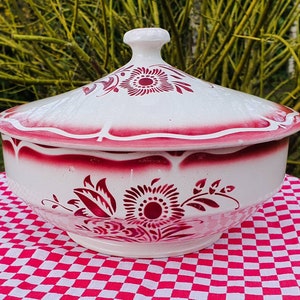 Raro Bastante Antiguo Francés Digoin Sarreguemines ALA Rojo y Blanco Lidded Tureen Que Sirve Plato Flores Dulces, Cocina Campestre Cocina Chic