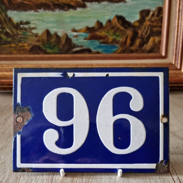 Fabelhafter französischer Klassiker Blau & Weiß Emaille Tür Nummernschild / Plakette-Nummer 96 Wundervolle Vintage Schrift Hardware Salvage