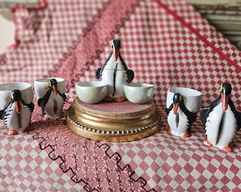 SÄLLSYNT Antik Fransk Art-Déco PINGUIN / PINGVIN Cruet Ensemble - Salt / Moutard / Peppar / Äggkoppar - Mångsidig Lantlig Köks Kitchenalia....