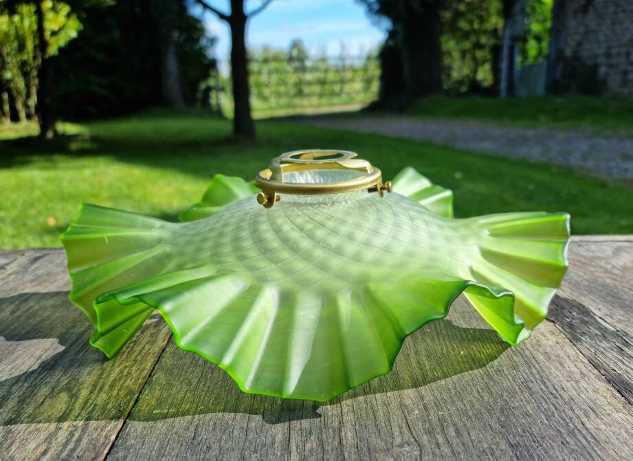 Superbe Français Art-Déco Vert Lime Vif Teinté Cannelé Fleur Verre Plafonnier, Abat-Jour, Abat-Jour 