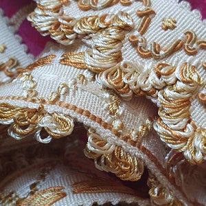 1.82 Mtrs of Opulent Silk Deep Scolloped Antique French Golden Bronze & Oyster coloured Passementerie Trim,Gorgeous French Vintage Galon...