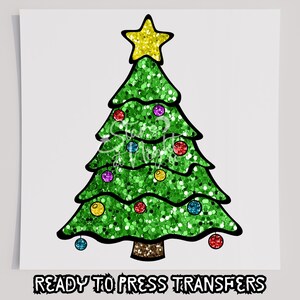 Faux Pailletten Baum mit Ornamenten T-Shirt Transfer, bereit zum Pressen Transfer, Siebdruck Transfer, Weihnachten DTF, Weihnachtstransfer, DTF