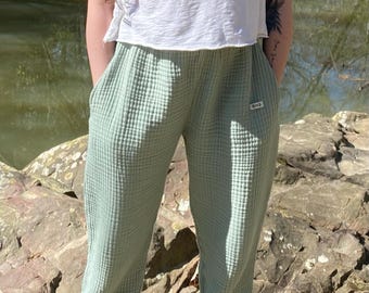 El pantalón deportivo Magnolia - Pantalón de mujer 100% algodón muselina hecho a mano, conjunto de vacaciones, personalizado