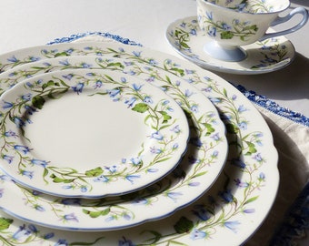 Vajilla de 12 cubiertos Shelley Harebell, forma Gainsborough, bonita vajilla azul y blanca 13590