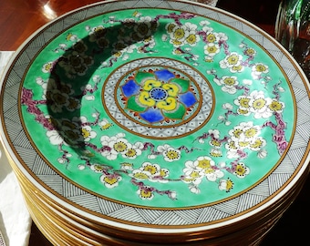 12 platos de ensalada antiguos Wedgwood esmaltados en verde primavera, estilo Familia Verde, ramas de cerezo blancas y loto central. ENVÍO GRATIS A EE. UU.