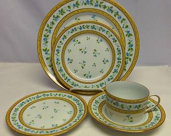 Juego de vajilla Ceralene Raynaud "Morning Glory Spray" para 12 personas, con ribete amarillo y flores azules. Envío gratuito a EE. UU.