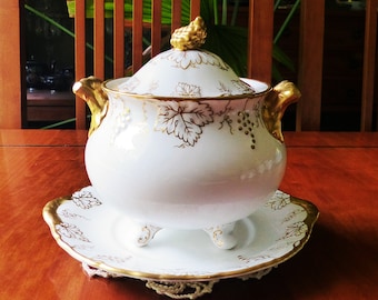 Vintage Royal Crown Derby VINE GOLD Sauce Sopera ~ 3 piezas: tapa, tazón con patas, plato inferior ~ tapa con muescas para cuchara