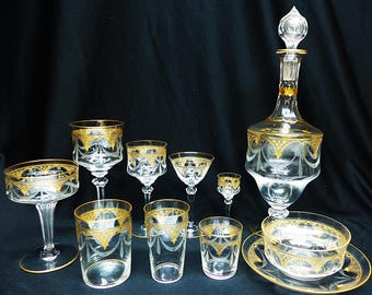 Hermoso servicio de copas de cristal St Louis de 103 piezas para 10 o más personas con guirnaldas grabadas y pan de oro