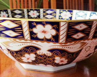 Cuenco octogonal grande de Royal Crown Derby - Patrón IMARI TRADICIONAL 2451, 11" de diámetro, dorado, azul cobalto, rojo óxido, blanco
