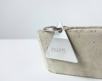 Geometric keychain 'hope' | inspirational gift | quote | aluminium | metalstamps