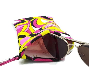 Retro Pink Abstract Sunglass Case Snap Closure, Soft Eyeglass Holder, Easy Pinch Open Snap Close, Clutch Readers Sleeve, Carabiner Clip