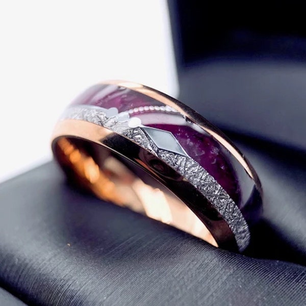 Rose Gold Wolfram Ring mit Lila Achat, Meteorit & Pfeil Inlay | Einzigartiges Geschenk für Trauzeugen | Unisex 8 mm Comfort Fit Armband