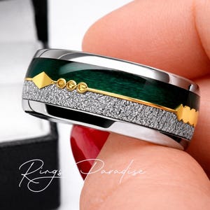 Alianza de boda de carburo de tungsteno con ágata verde y meteorito / Incrustación de flecha - 8 mm