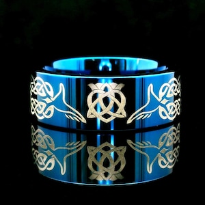 Anillo Claddagh celta de tungsteno azul (ajuste cómodo de 8 mm)