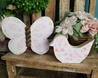 Recorte de pájaro y mariposa de madera de granja: bandeja escalonada de primavera