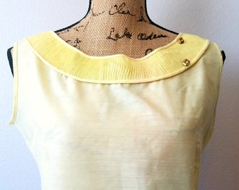 1950's Pale Yellow Sleeveless Cotton Blouse With Pleated Neckline