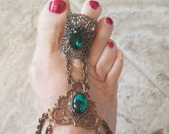 1930s -1970s Filigree Anklet With Green Stones / Toe Ring