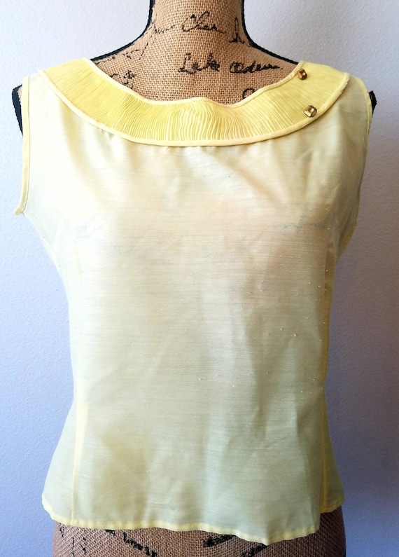 1950's Pale Yellow Sleeveless Cotton Blouse With P