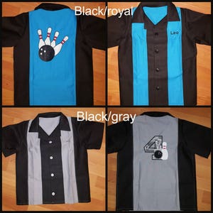 Op de afbeelding: Vier bowlinghemden in zwart met contrasterende kleuren. E&eacute;n shirt heeft een blauwe achterkant met een bowlingpin en bal ontwerp. Een ander heeft een blauwe streep aan de voorkant met de naam "Leo". De andere twee shirts hebben grijze strepen en bowlingthema's.