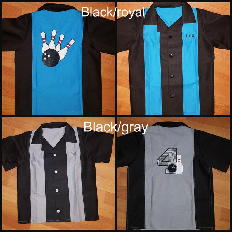 Op de afbeelding: Vier bowlinghemden in zwart met contrasterende kleuren. E&eacute;n shirt heeft een blauwe achterkant met een bowlingpin en bal ontwerp. Een ander heeft een blauwe streep aan de voorkant met de naam "Leo". De andere twee shirts hebben grijze strepen en bowlingthema's.