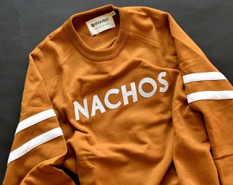 Nachos Unisex Nacho Cheese Sweat-shirt ras du cou en coton bio, Taco Tuesday, Texas, Chemises avec énonciations, Chemise de cuisine mexicaine, Salsa