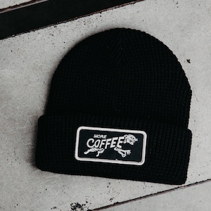 Mehr Kaffee Mütze, Waffel Rippen Stricken Gemütliche Mütze Hut, Warme Mütze für Kaffee Liebhaber, Koffein, Geschenke für Feinschmecker, Arbeitskleidung