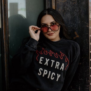 Extra Spicy Rundhalsausschnitt Kettenstich-Stickerei und Filz-Vintage-Stil Hanf Baumwolle Sweatshirt Feinschmecker-Geschenk Bild 4