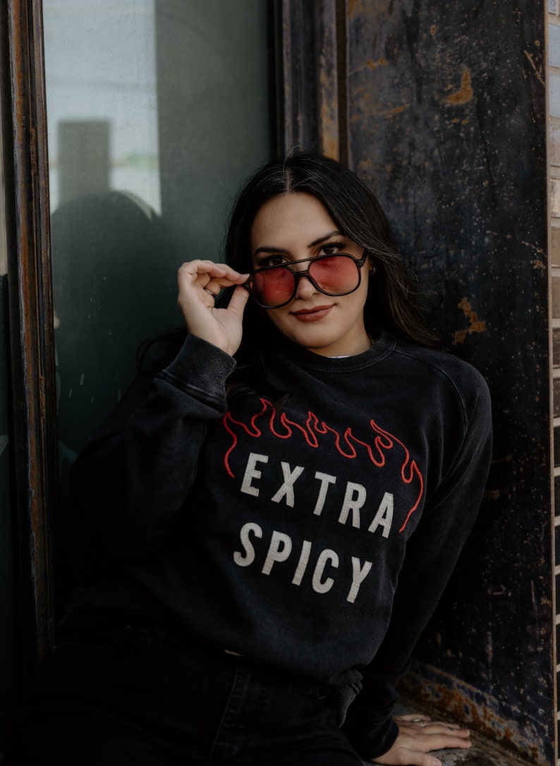 Extra Spicy Rundhalsausschnitt Kettenstich-Stickerei und Filz-Vintage-Stil Hanf Baumwolle Sweatshirt Feinschmecker-Geschenk Bild 4