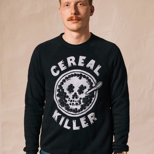 ras du cou Cereal Killer Sweatshirts confortables avec dictons Chemise True Crime Murderino Jeux de mots Cadeau pour elle Haut d'Halloween image 4