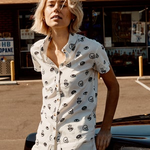 Morning Glory Fun Men Womens Button-Up Top, beste Kaffee Button Down Shirt, Donut Shirt, Hipster Food Shirt, Foodie Top, Barista Geschenk, Café