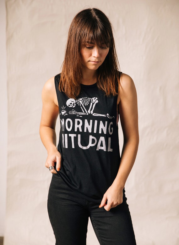 Ritual de la mañana camiseta muscular para mujer / camisa de café