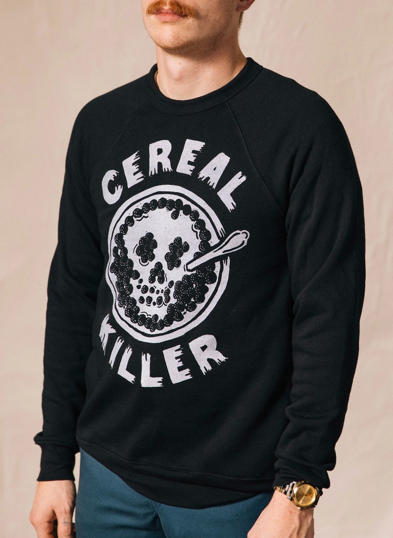 ras du cou Cereal Killer Sweatshirts confortables avec dictons Chemise True Crime Murderino Jeux de mots Cadeau pour elle Haut d'Halloween image 3