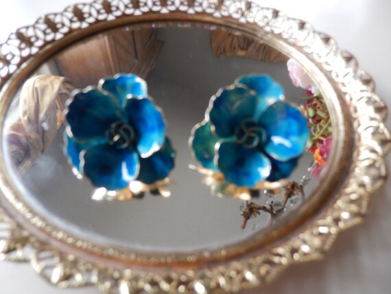 BLUE FLOWER EARRINGS