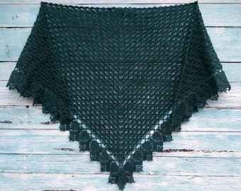 Crochet shawl. Openwork knitted shawl. Emerald crochet wrap, triangular large shawl, warm shawl. Lace scarf, crochet scarf, Finished work