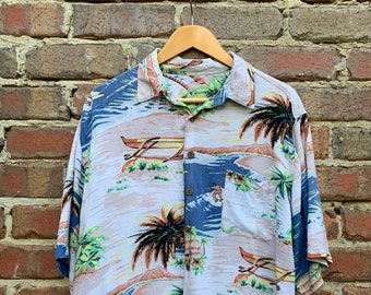 Camisa havaiana vintage de manga curta com padrão