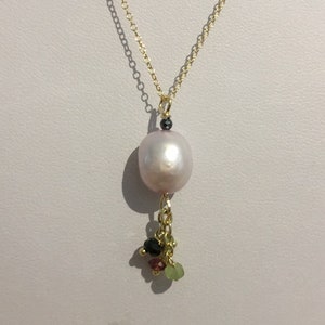 18 Sterling Silver Fine Trace Chain Necklace with a Dusky Pink Freshwater Pearl /& Gem Pendant.