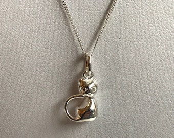 18" Sterling Silver Curb Chain Necklace with Sitting Cat Charm Pendant