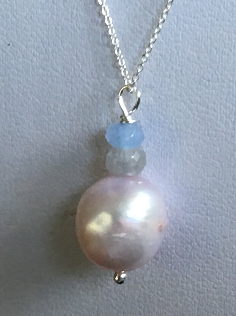 18 Sterling Silver Fine Trace Chain Necklace with a Dusky Pink Freshwater Pearl /& Gem Pendant.