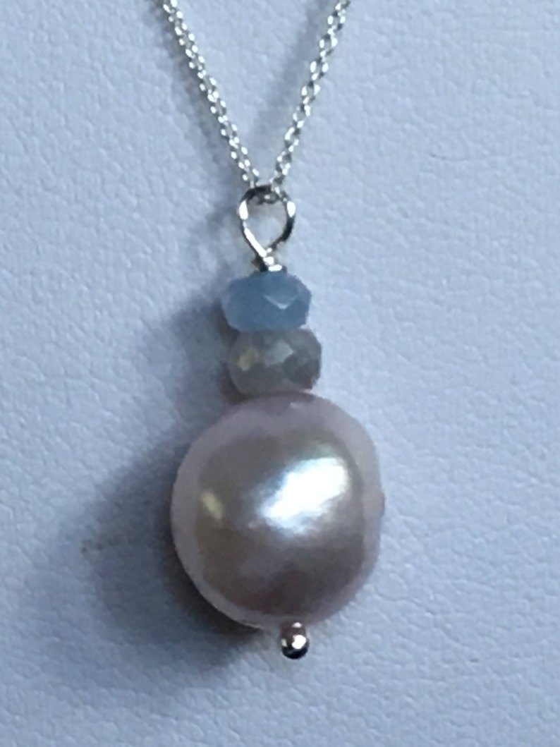 18 Sterling Silver Fine Trace Chain Necklace with a Dusky Pink Freshwater Pearl /& Gem Pendant.