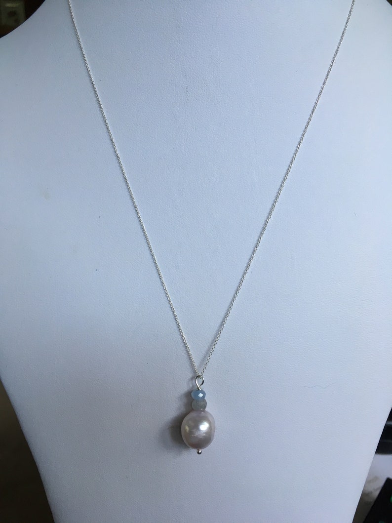 18 Sterling Silver Fine Trace Chain Necklace with a Dusky Pink Freshwater Pearl /& Gem Pendant.