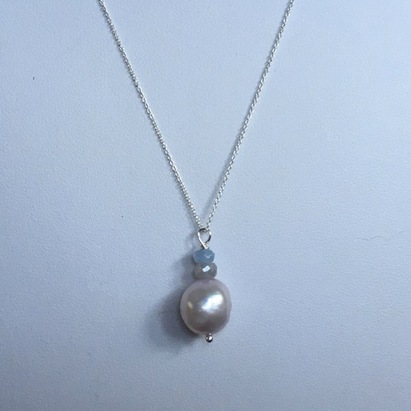 18" Sterling Silver Fine Trace Chain Necklace with a Dusky Pink Freshwater Pearl & Gem Pendant.