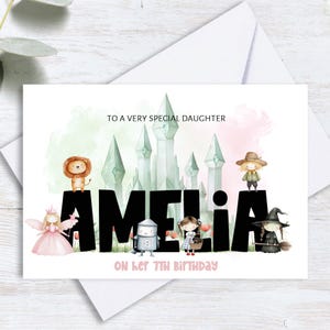 Tarjeta de cumpleaños personalizada del Mago de Oz. Nombre en la tarjeta. Para cualquier edad. La adorable Dorothy, Glinda, la bruja malvada, el espantapájaros, el hombre de hojalata y el león cobarde.