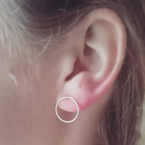 Sterling Silver Circle Medium Stud Earrings: Handmade Geometric Jewellery