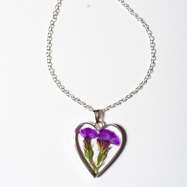 Delicate resin pendant with lovely flowers