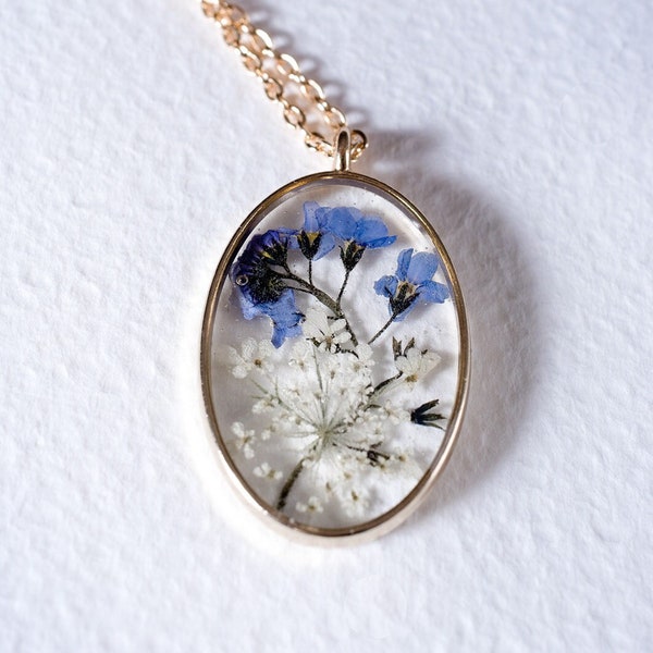 Delicate resin pendant with blue forget me nots